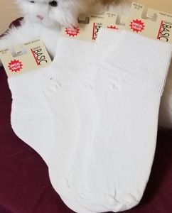 NWT Smply Basic white pant sock set of 4